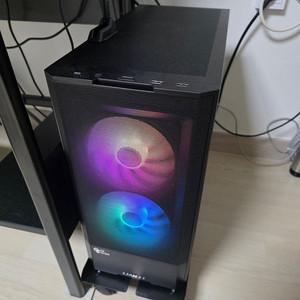 9800X3D + 5070TI + 48gb + 2tb 고성능 게이밍pc 팝니다. (오버시스템에서 구매) 이미지