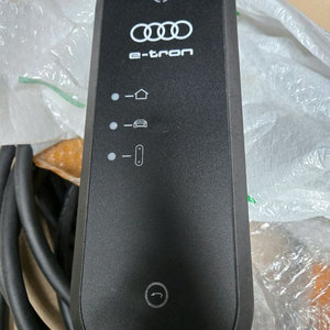 아우디 가정용 전기차 충전기 케이블 이미지