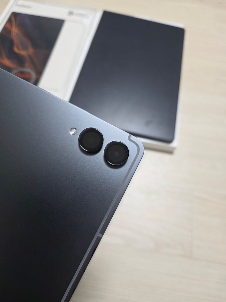 갤럭시 탭 S11 울트라 1TB 5G + 키보드케이스 등등--1