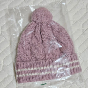 새상품-몽클레어 키즈 폼 비니 M 54~56cm