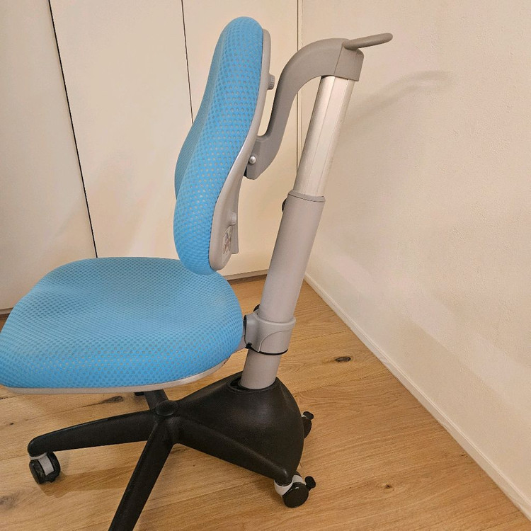comf pro 아동용 의자 이미지