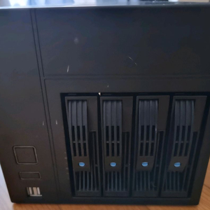 타오나스 해놀로지 4베이 NAS + 8테라 하드디스크