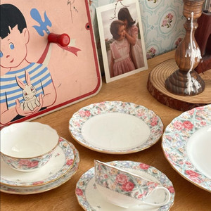 단종된 일본산 노리다케 양각홍차잔 이미지