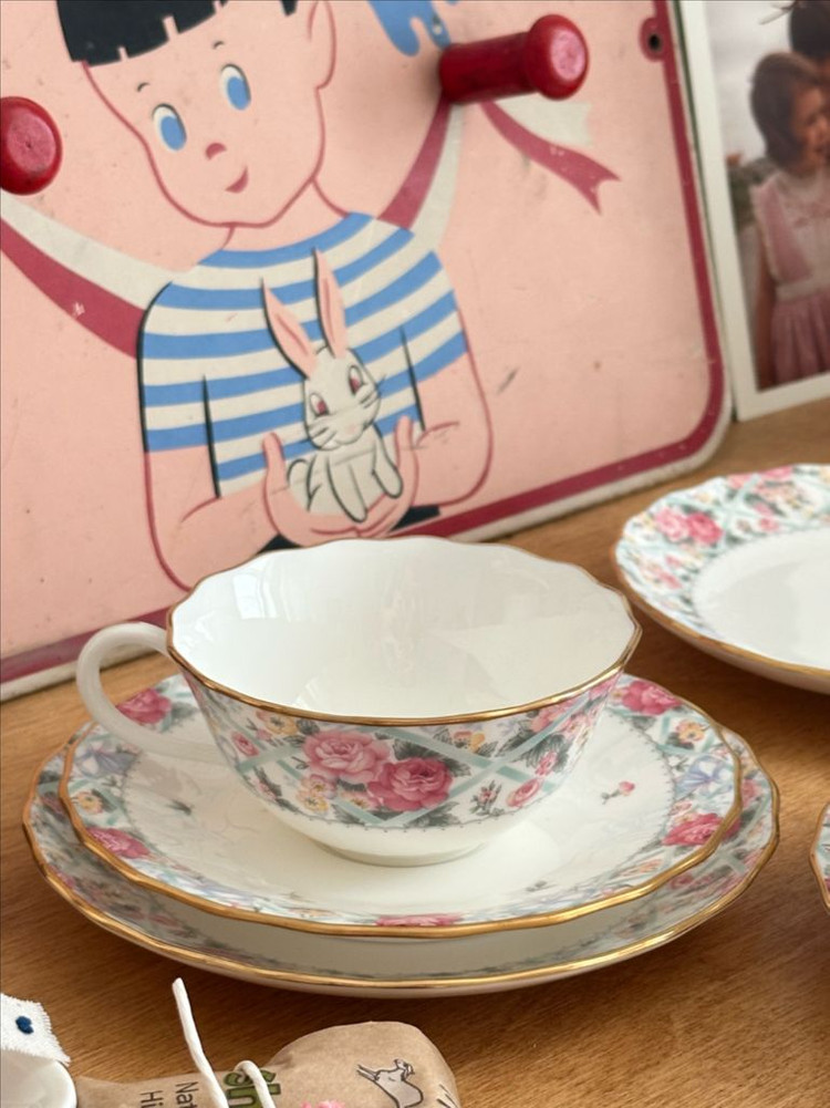 단종된 일본산 노리다케 양각홍차잔 이미지