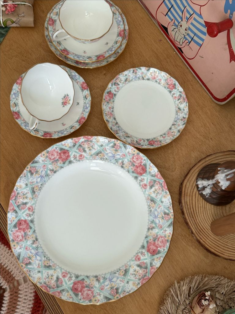 단종된 일본산 노리다케 양각홍차잔 이미지