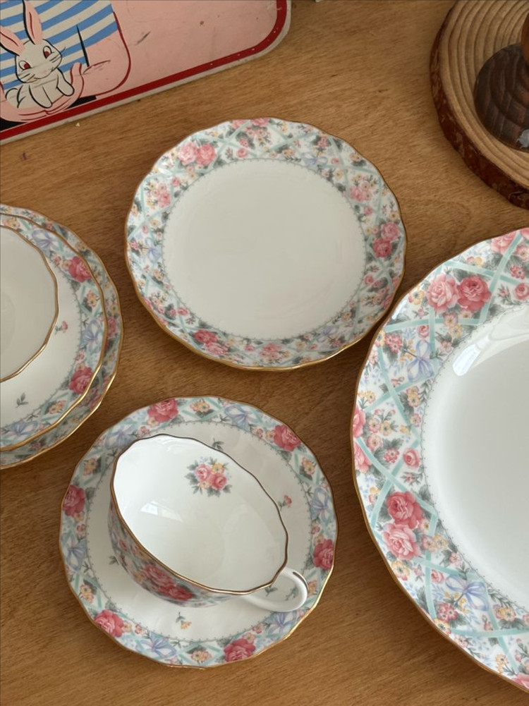 단종된 일본산 노리다케 양각홍차잔 이미지