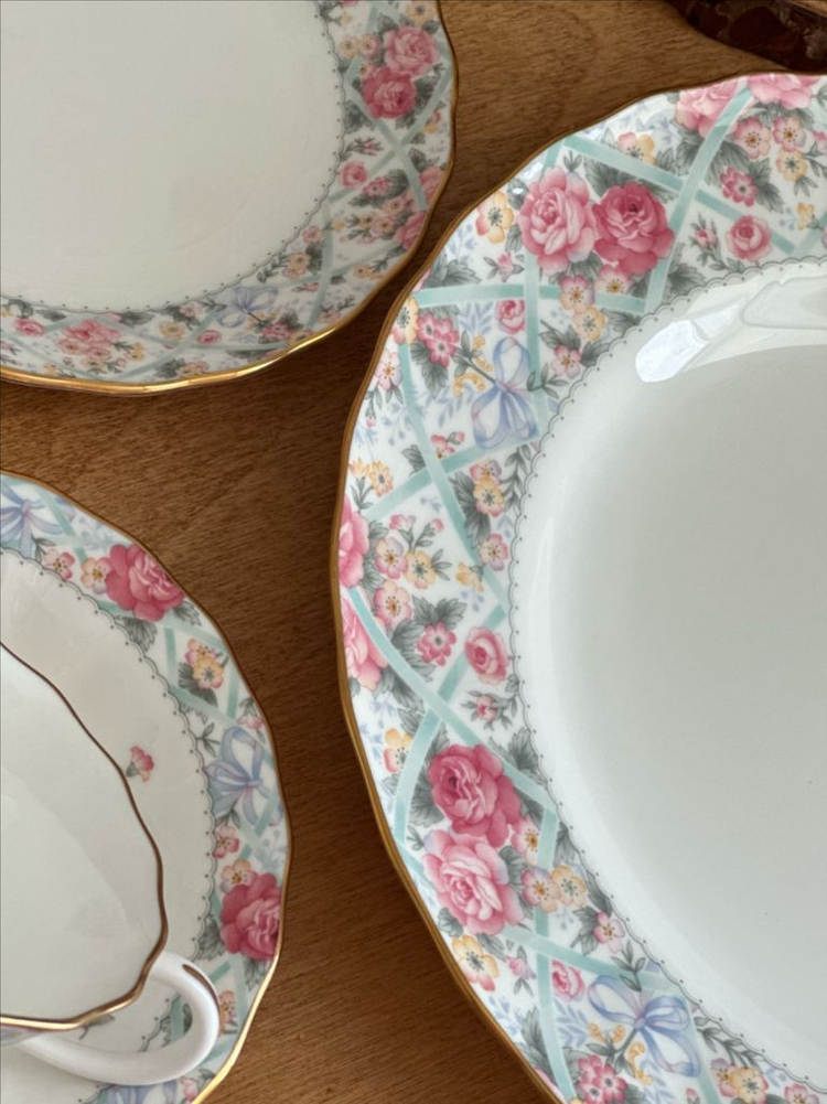 단종된 일본산 노리다케 양각홍차잔 이미지