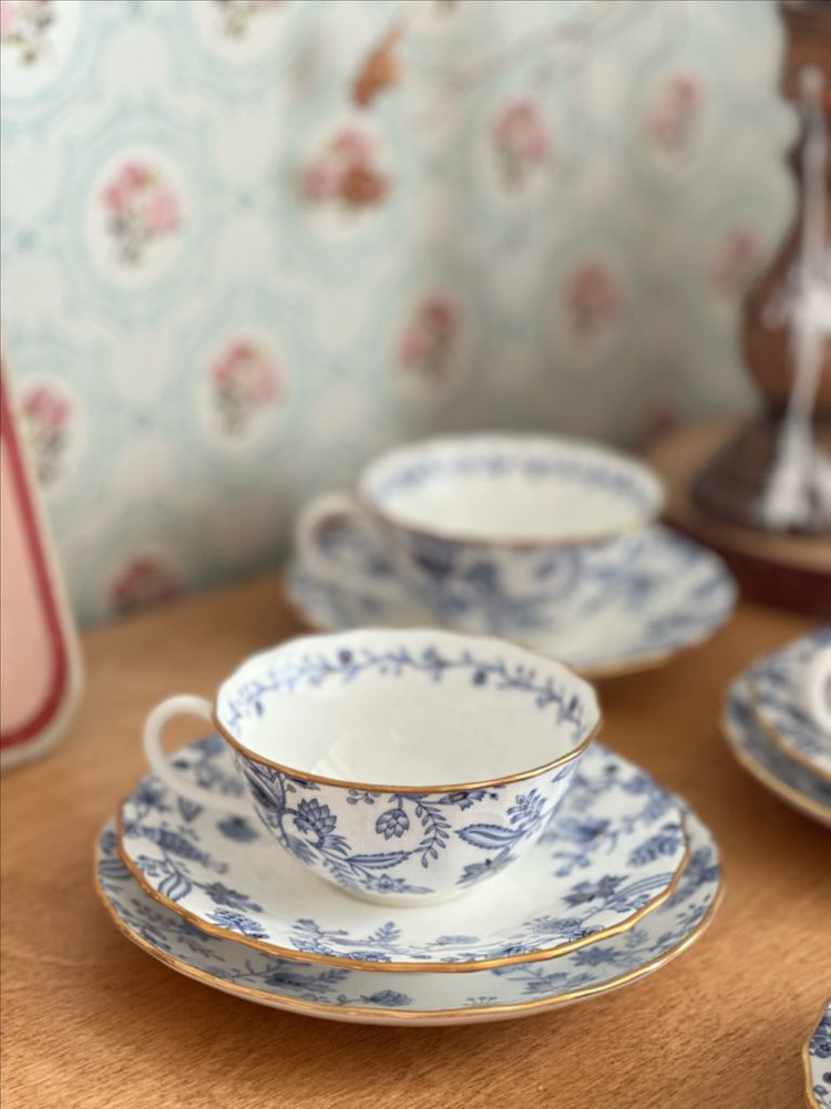 단종된 일본산 노리다케 양각홍차잔 이미지