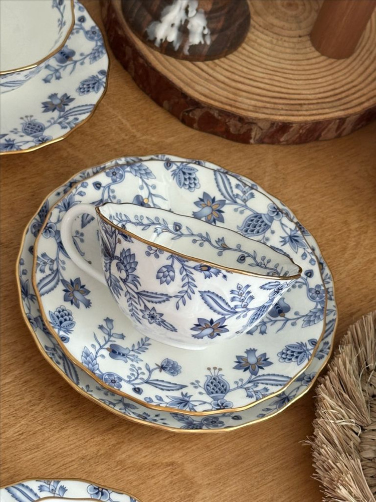 단종된 일본산 노리다케 양각홍차잔 이미지