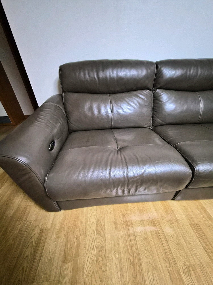 4인용 브라운 가죽 리클라이너 소파(상태 매우좋음)--1