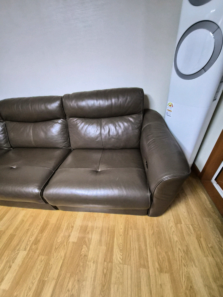 4인용 브라운 가죽 리클라이너 소파(상태 매우좋음)--2