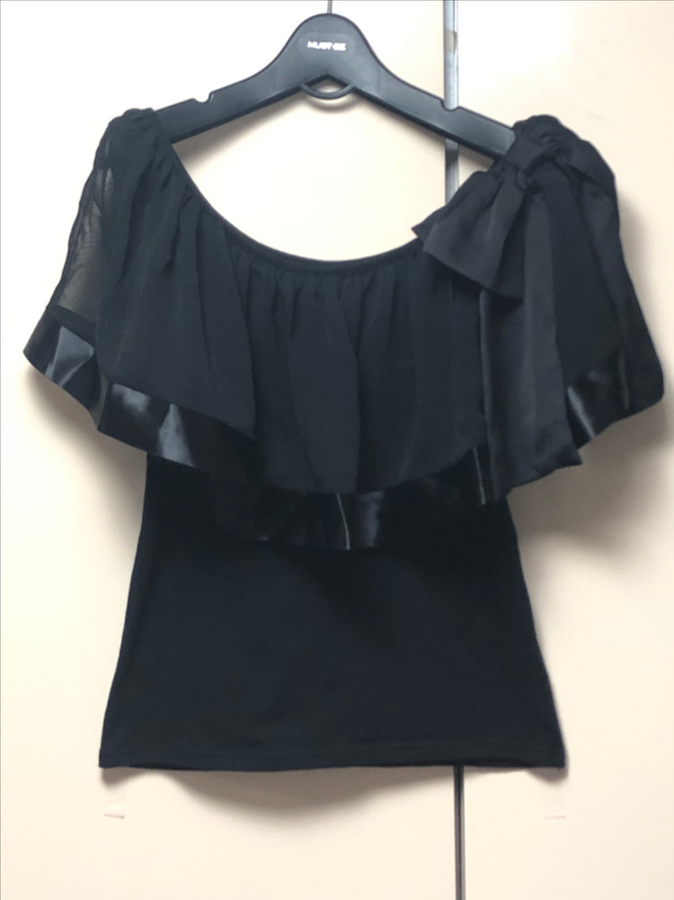 미착용새제품)블랙 케이프 프릴 블라우스--0