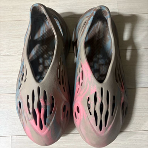 아디다스 폼 러너 샌드 그래이 샌들 265사이즈