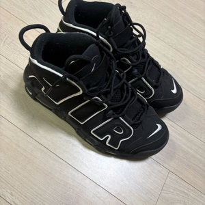 나이키 에어 모어 업템포 블랙 260사이즈