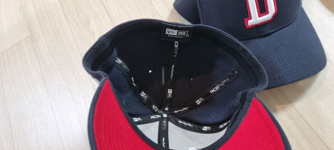 두산베어스 뉴에라 39 볼캡 팝니다.--2