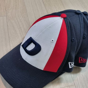 두산베어스 뉴에라 39 볼캡 팝니다.