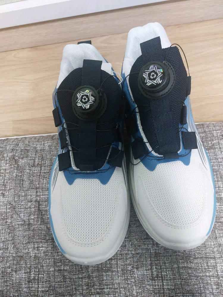 새상품입니다 런닝화 260--3