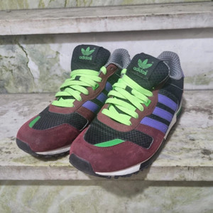 아디다스 ZX700 운동화 (265)