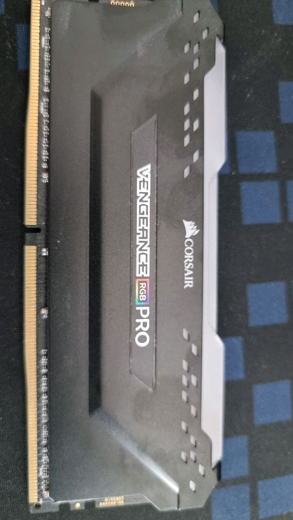 커세어 Vengeance DDR4 RGB PRO 32GB 2666MHz 램 이미지