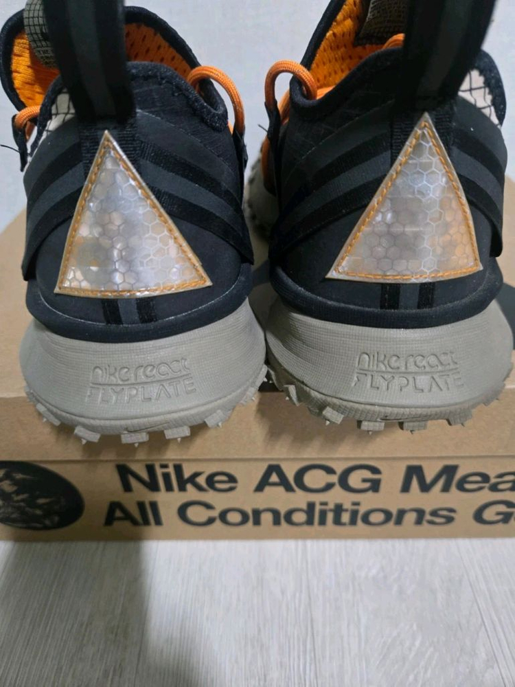 나이키 ACG 마운틴 플라이 로우 파슬 스톤 (Fossil Stone) 색상 황금사이즈 280mm 판매합니다 이미지