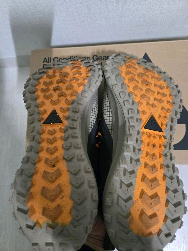 나이키 ACG 마운틴 플라이 로우 파슬 스톤 (Fossil Stone) 색상 황금사이즈 280mm 판매합니다 이미지