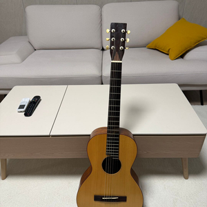 조동진기타제작소 클랑 여성용기타를 판매합니다.