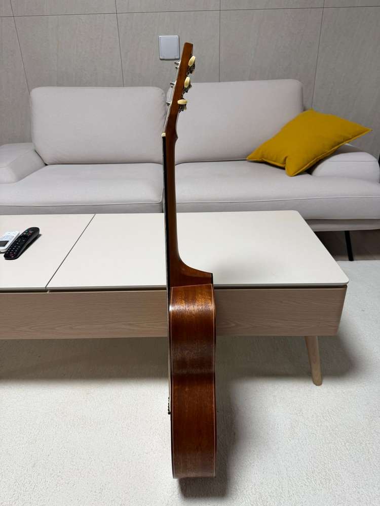 조동진기타제작소 클랑 여성용기타를 판매합니다.--3