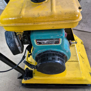 콤팩터 땅다짐기