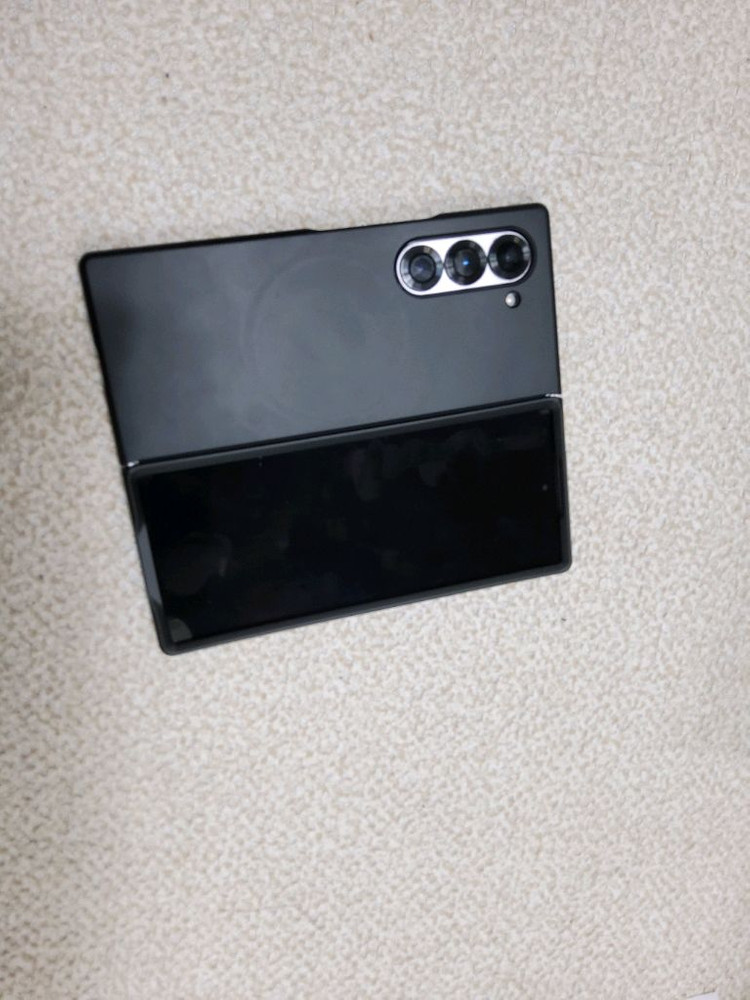 갤럭시폴드6 256기가 아이폰16 프로맥스 교신--1