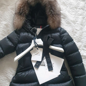 몽클레어 보에드 패딩 폭스퍼 이미지