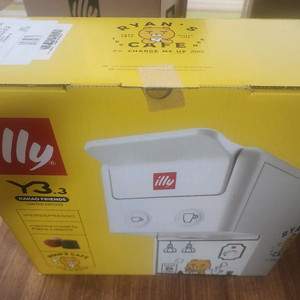 새상품) 일리 커피머신+ 캡슐+ 컵+ 유리컵+ 디스펜서 + 세척제