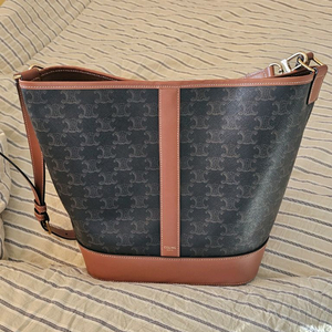 셀린느 트리오페 버킷백 미듐 사이즈