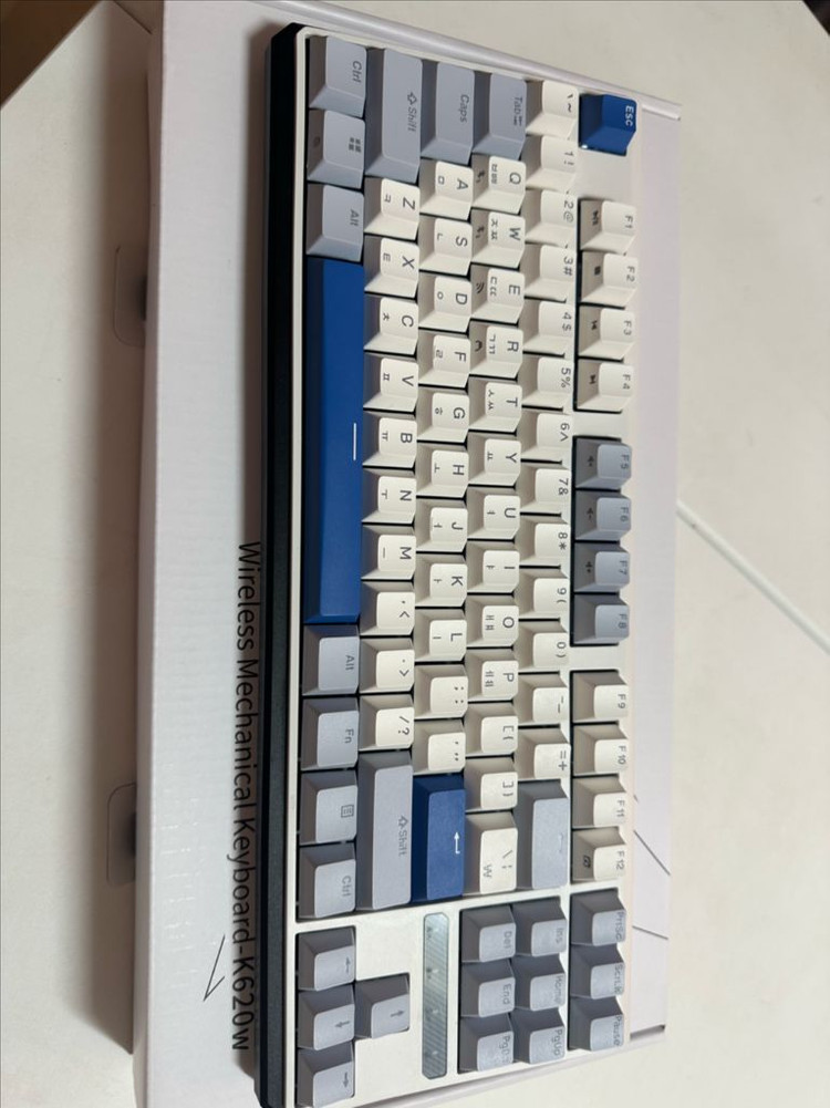 (S급) 듀가드 Durgod K620w 무선 기계식 키보드 풀박스--0
