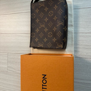 루이비통 포쉐트 토일렛 19