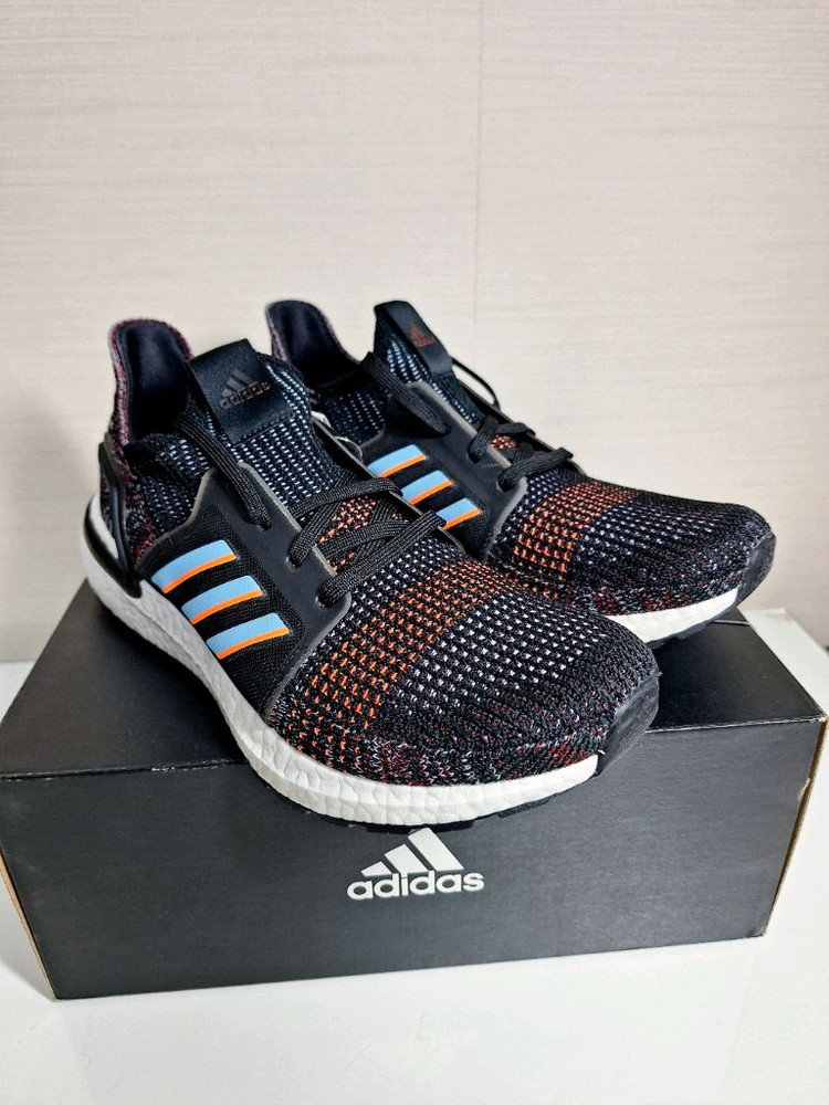 아디다스 울트라부스트 손흥민 러닝화 260 새상품--1