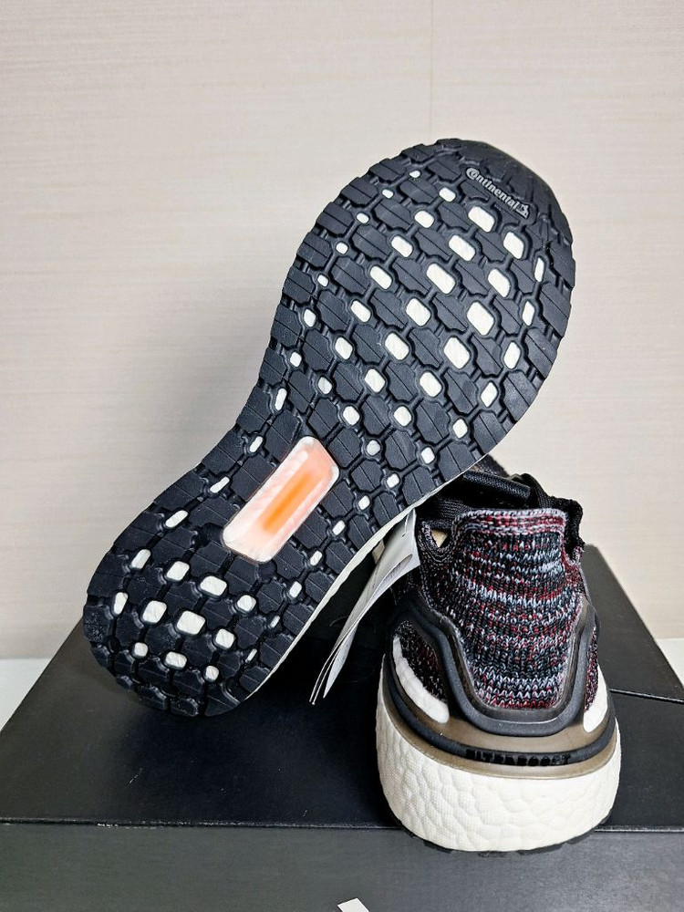 아디다스 울트라부스트 손흥민 러닝화 260 새상품--7