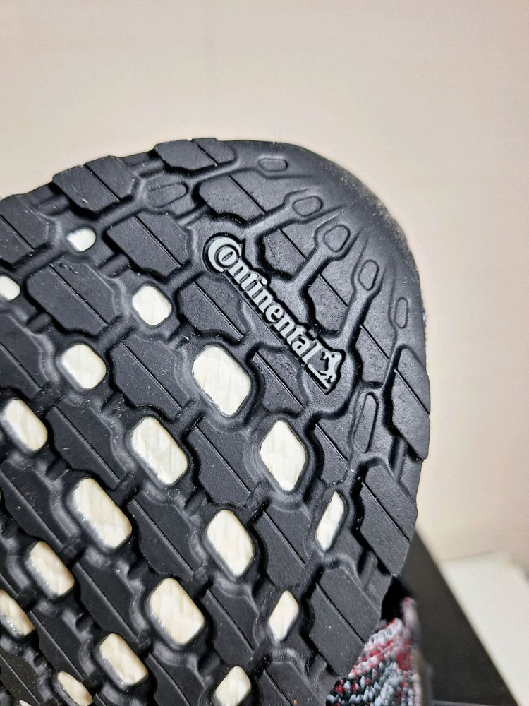 아디다스 울트라부스트 손흥민 러닝화 260 새상품--8