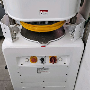 데크오븐, 반죽기믹서, 디바이더라운더, 발효기, 도우컨디셔너 등 제빵기계 판매합니다.