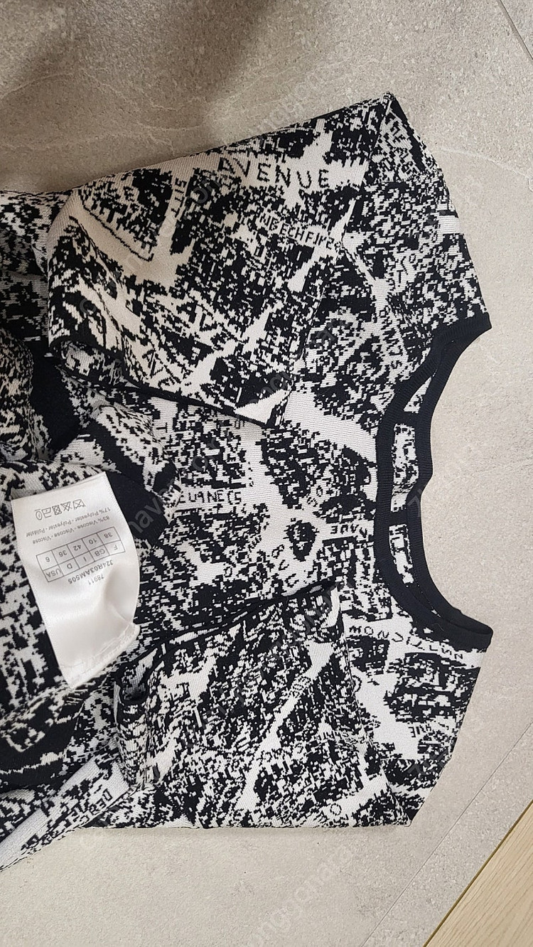 dior 디올맛 뉴진스 로고 프린트 니트원피스 이미지