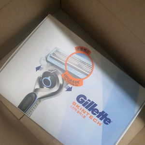 [미개봉새상품] 질레트 스킨텍 12입 + 핸들 구성 판매합니다.