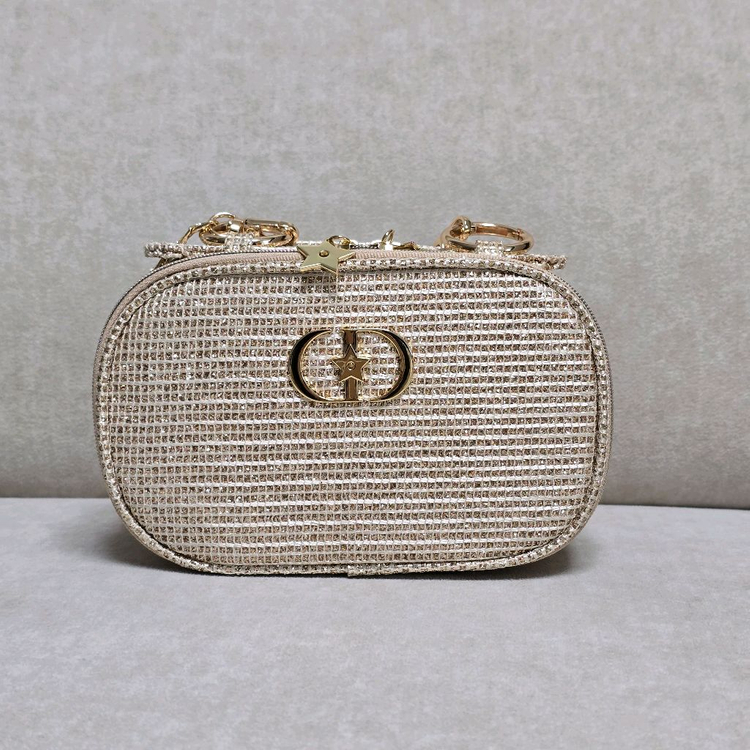 [디올] 2025 홀리데이 리미티드 에디션 파우치 리폼--1