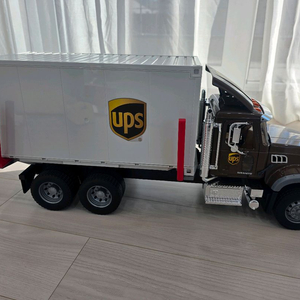 브루더 부르더 ups 수송차