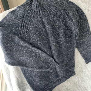 TATE 터틀넥 니트 네이비