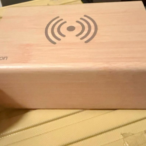 우드 LED 블루투스 탁상시계 무선충전기 거의 새상품