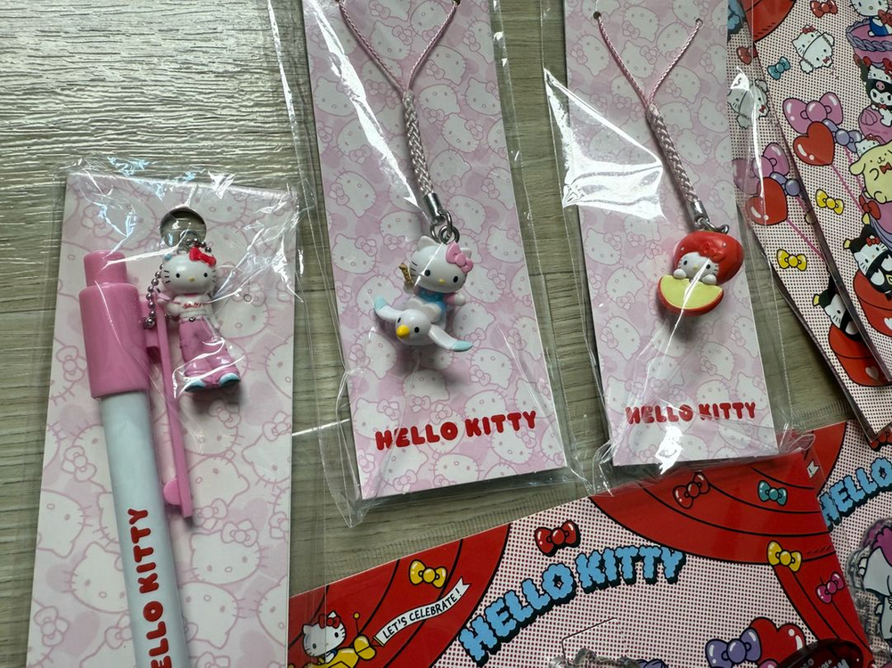 (새상품) 헬로키티 50주년 팝업 굿즈--1