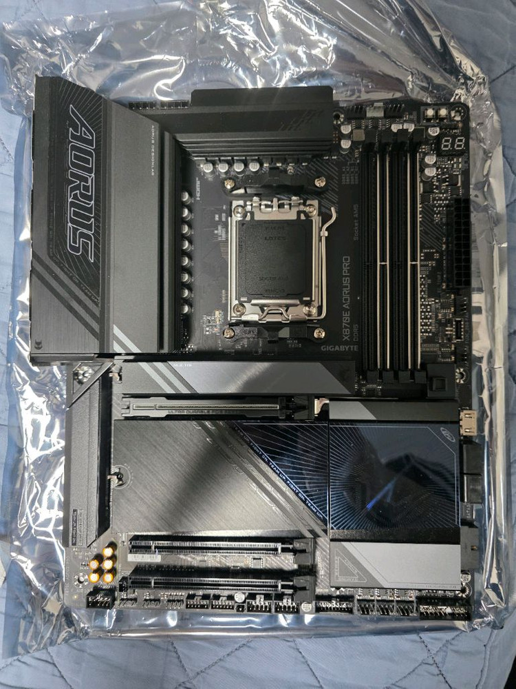 기가바이트 X870E AORUS PRO 보드 팝니다.--1
