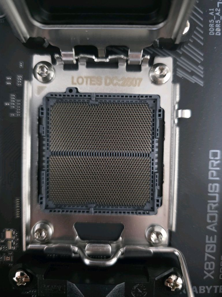 기가바이트 X870E AORUS PRO 보드 팝니다.--2