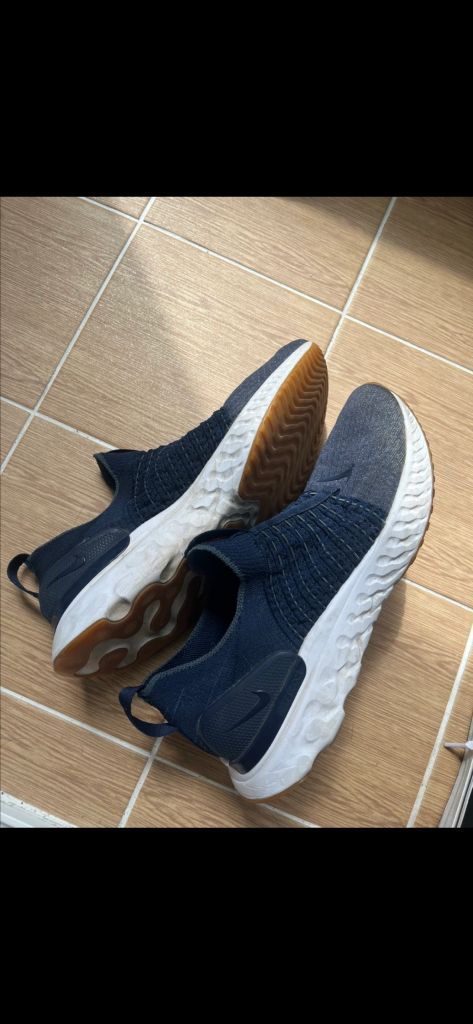 나이키 팬텀 리액트 런닝화 270--2