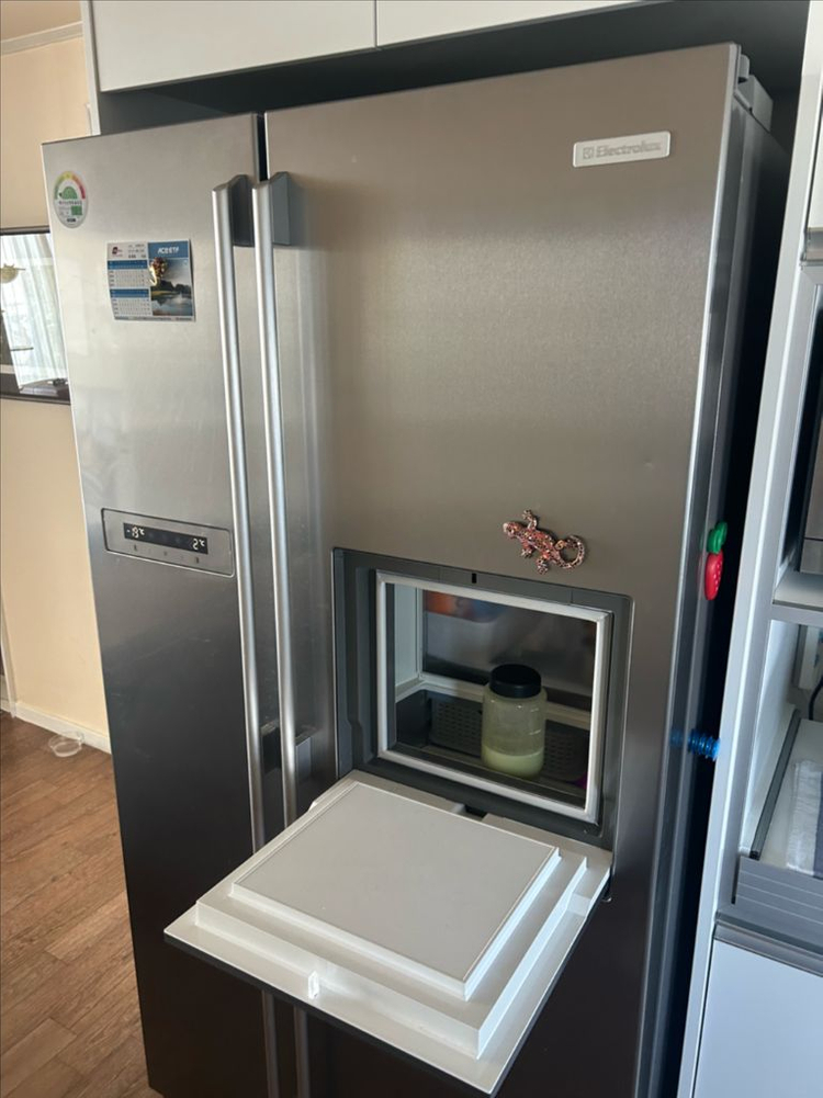 일렉트로룩스 양문형 냉장고 750L--2