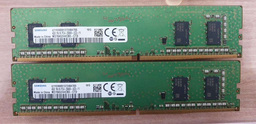 PC메모리 삼성 램 DDR4 4G 2666V 장당2만 2장있음--1